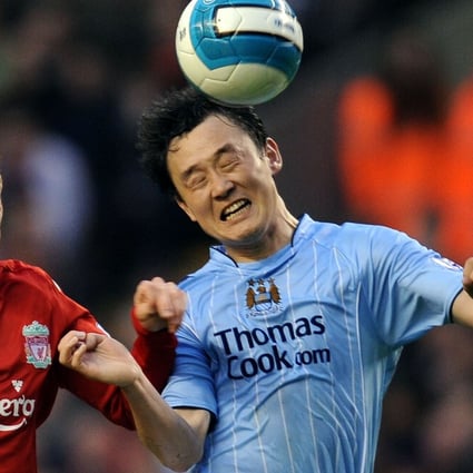 Manchester City’s Sun Jihai beats Liverpool’s Fernando Torres to the ball in an English Premier League game in 2008. Photo: AFP