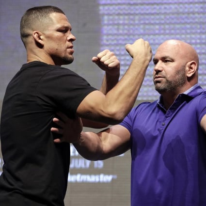 UFC president Dana White stands between Nate Diaz and Conor McGregor at a UFC 202 pre-fight press conference in Las Vegas, Nevada in 2016. Photo: AP