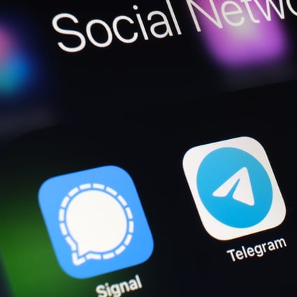 More users are installing apps like Signal after WhatsApp updated its privacy terms. Photo: Shutterstock