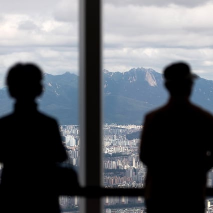Visitors look out from the Seoul Sky observation deck. South Korea must find ways to negotiate survival in a world upended by a pandemic, an emboldened Beijing and a new US administration coming to power. Photo: Bloomberg