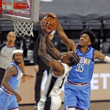 Christian Wood of the Houston Rockets blocks a shot from DeMar DeRozan of the San Antonio Spurs. Photo: AFP