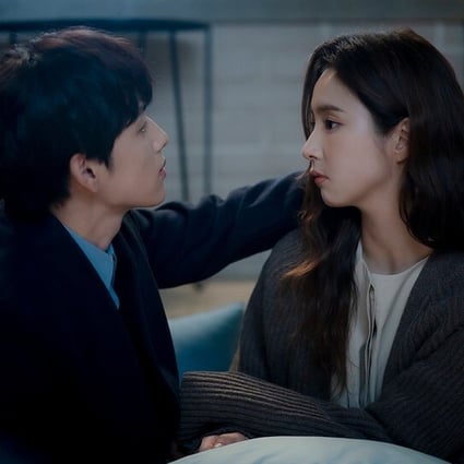 Im Si-wan (left) and Shin Se-kyung are struggling to keep their romance going in popular K-drama series Run On.