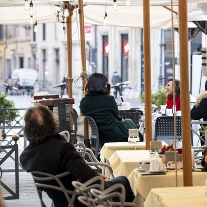 As Italy eases Covid-19 restrictions, bars, restaurants and pizzerias have reopened for table or counter service in 15 out of 20 regions. Photo: EPA-EFE/Massimo Percossi
