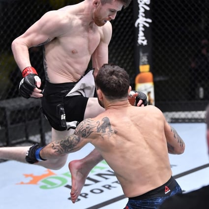 UFC: Cory Sandhagen lands a brutal flying knee on Frankie Edgar – and