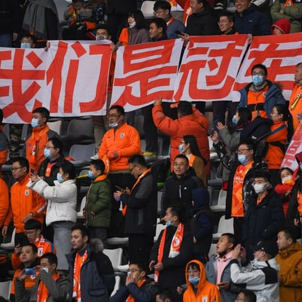 Shandong Luneng fans hold up signs in their match against Jiangsu Suning in December. Photo: Xinhua
