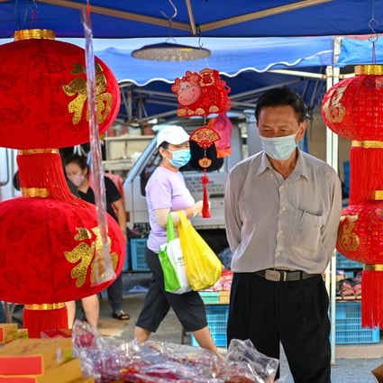 Shopping for Lunar New Year decorations at a market in Selangor state, Malaysia. Photo: Xinhua