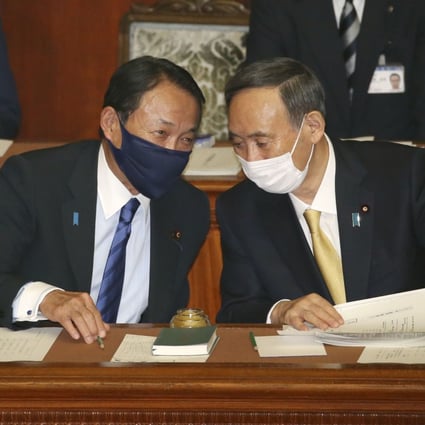 Japanese Finance Minister Taro Aso (left) with Prime Minister Yoshihide Suga. Photo: Kyodo