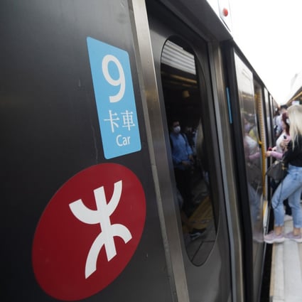A crowded platform at Tai Wai station on the East Rail Line on February 8, the first weekday of service of MTR’s new nine-carriage trains, which were rolled out the previous Saturday. Photo: Handout