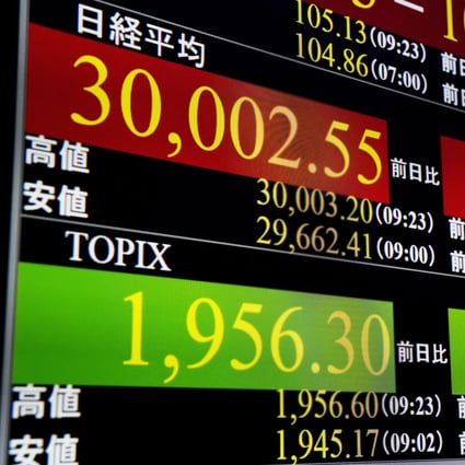 A monitor screen in Tokyo shows the 225-issue Nikkei Stock Average topping the 30,000 mark for the first time in over 30 years on February 15, 2021. Photo: Kyodo
