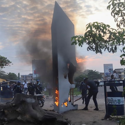 Residents on Wednesday set fire to mysterious monolith that appeared in Kinshasa, in the Democratic Republic of Congo. Photo: Reuters