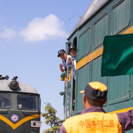 A Laos trainee learns signalling skills from a Chinese mentor Wei Songtao as part of work on the China-Laos railway. Photo: Xinhua