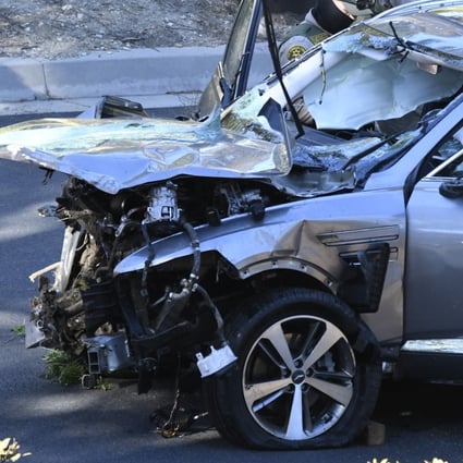 Police inspect the golfer Tiger Woods’ damaged car after it was involved in a crash in California on Tuesday. Photo: DPA