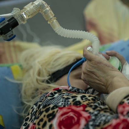 A patient with coronavirus breathes with the help of an oxygen mask at an intensive care unit in the regional hospital in Chernivtsi, western Ukraine on Wednesday. Photo: AP