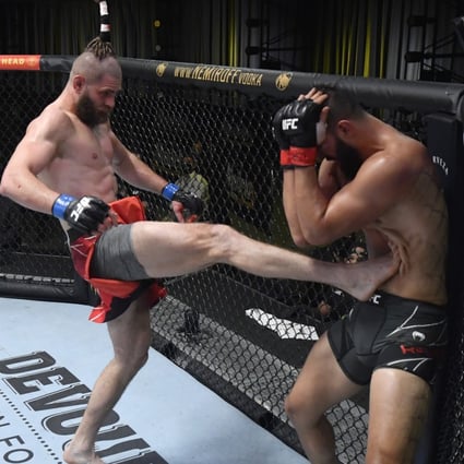 Jiri Prochazka kicks Dominick Reyes in their light heavyweight bout at UFC Vegas 25. Photos: Jeff Bottari/Zuffa LLC