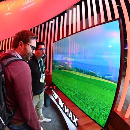 Attendees look at a 120-inch 8K television by Skyworth at the 2020 Consumer Electronics Show (CES) in Las Vegas, Nevada, on January 7, 2020. Photo: AFP