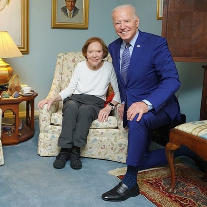 Why the Bidens seem to tower over the Carters in bizarre viral photo