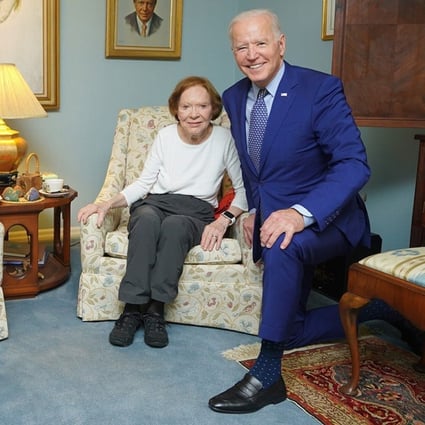 Why the Bidens seem to tower over the Carters in bizarre viral photo