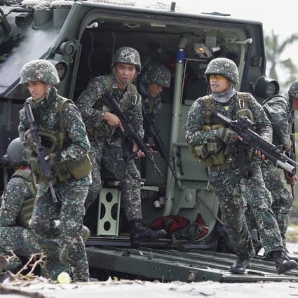Philippine Marines and Armed Forces reservists train in Subic Bay Freeport Zone, Philippines. Photo: EPA-EFE