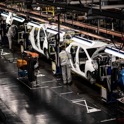The assembly line that produces both the electric vehicle Renault Zoe and the hybrid vehicle Nissan Micra, at Flins-sur-Seine, the largest Renault production site in France, on May 6, 2020. Photo: AFP