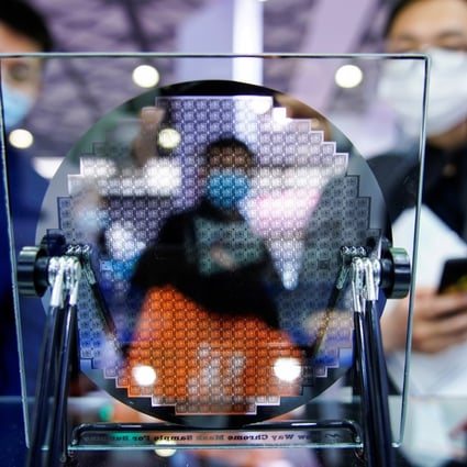 Visitors look at a silicon wafer display at the SEMICON China trade fair in Shanghai, March 17, 2021. Photo: Reuters