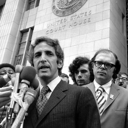 Daniel Ellsberg speaks to reporters outside the Federal Building in Los Angeles, US in 1973 as his co-defendant, Anthony Russo, right, listens. Photo: AP