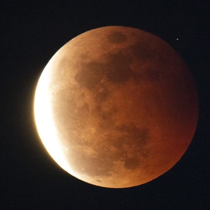Large Crowds Gather To Watch Super Blood Moon In Hong Kong South China Morning Post