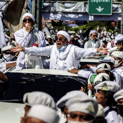 Muslim cleric Habib Rizieq Shihab, leader of the Indonesian hardline organisation Islamic Defenders Front, arrives to inaugurate a mosque in Bogor on November 13, 2020. Photo: AFP