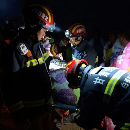 As many as 1,200 additional rescuers take to the mountains to assist as disaster unfolds during an ultramarathon in china. Photo: China OUT