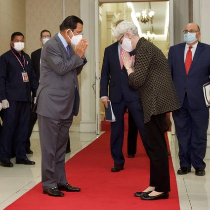 Cambodian Prime Minister Hun Sen greets Wendy Sherman, the US undersecretary of state for political affairs. Photo: APF