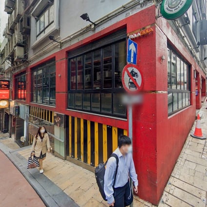 All staff members at sports bar Rula Live in Lan Kwai Fong have been vaccinated. Finding inoculated customers has proven tougher. Photo: Google