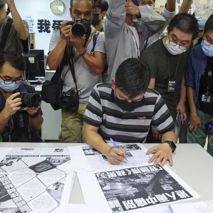 Apple Daily executive editor-in-chief Lam Man-chung puts the finishing touches to the newspaper’s final print edition. Photo: Dickson Lee
