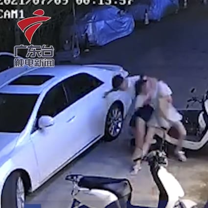 CCTV captured the moment a man tried to violently abduct his ex-girlfriend in China. Photo: Weibo