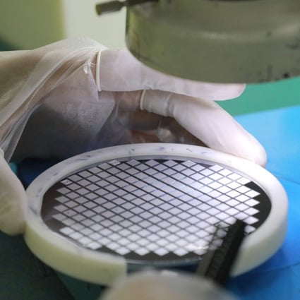 An employee makes a chip at a factory of Jiejie Semiconductor Company in Nantong, in China’s eastern Jiangsu province, on March 17, 2021. Photo: AFP