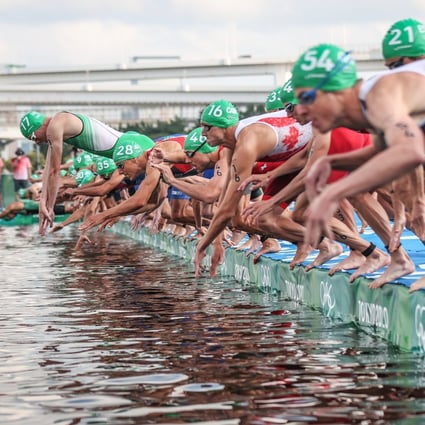A false start caused by a media boat brought controversy to the triathlon. Photo: Xinhua