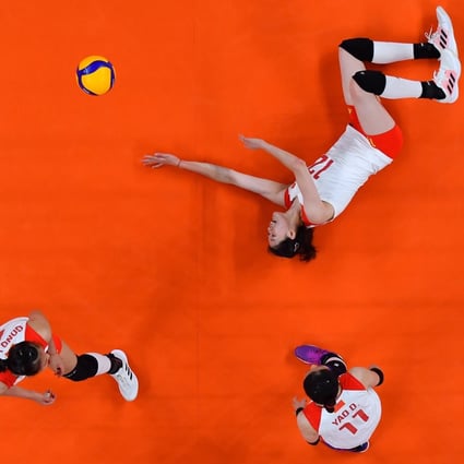 Li Yingying falls on the ground during China’s group B volleyball match defeat by the Russian Olympic Committee. Photo: Xinhua