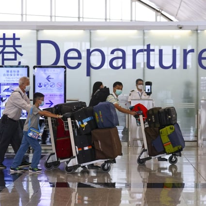 Passengers make their move at Hong Kong International Airport. Photo: Dickson Lee