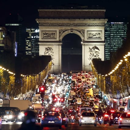 The Place d’Etoile surrounding the Arc de Triomphe may cause little worry for those used to Chinese roads. Photo: Reuters