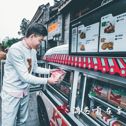 A customer orders food from a KFC vehicle developed by Neolix in Chengdu, Sichuan province. Photo: Handout
