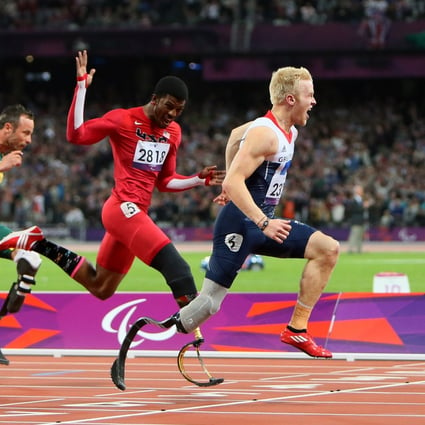Gold medallist Jonnie Peacock of Britain leads the way during the men's 100m T44 final at the London 2012 Paralympic Games. Photo: Xinhua