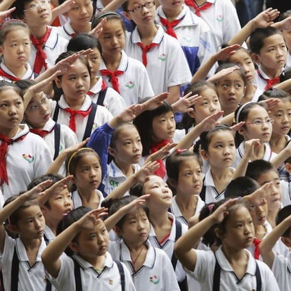 Pupils salute during a flag-raising ceremony on the first day of their new semester at a school in the Shaanxi provincial capital of Xi'an on September 1, 2007. Photo: Reuters