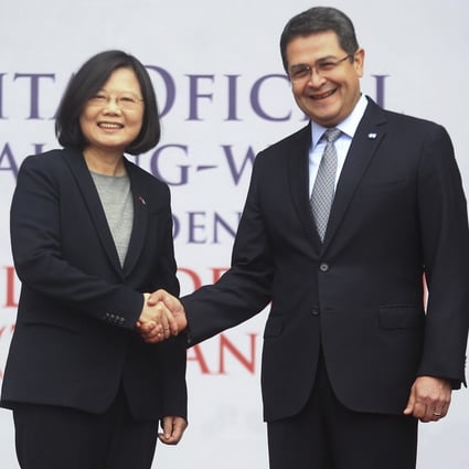 Taiwanese President Tsai Ing-wen meets Honduran counterpart Juan Orlando Hernandez in 2017, but Beijing has since made overtures. Photo: AFP