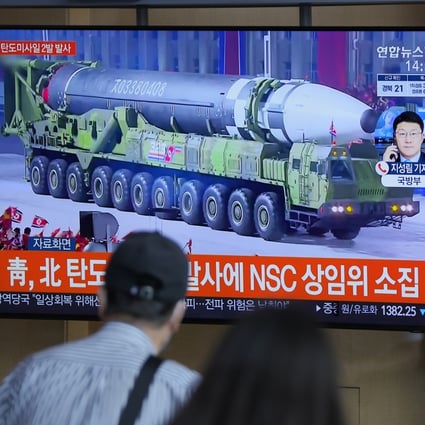 People watch a news report about North Korea’s missiles on September 15, 2021. Photo: AP