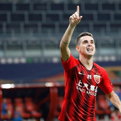 Shanghai SIPG's Oscar gesturing to fans during the team's 2020 Chinese Super League win over Beijing Guoan. Photo: AFP