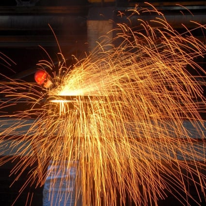 Interrupted power supply to a Liaoning metalwork factory shut down the exhaust system of its two blast furnaces, causing 23 people to suffer from carbon monoxide poisoning. Photo: EPA