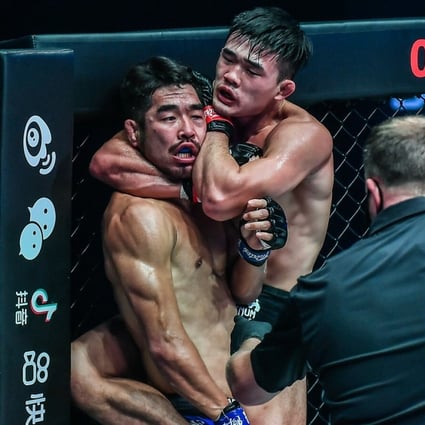 Christian Lee looks for a choke submission against Ok Rae-yoon. Photo: ONE Championship