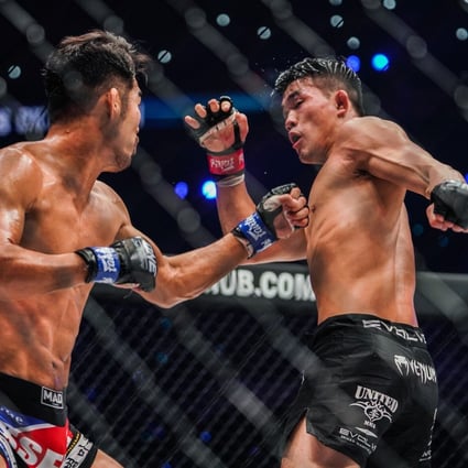 Ok Rae-yoon and Christian Lee (right) exchange during their lightweight title fight. Photo: ONE Championship
