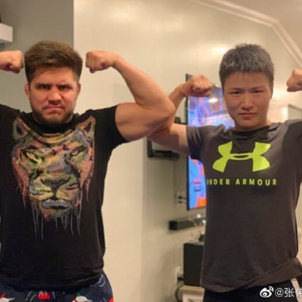 Former UFC strawweight champion Zhang Weili (right) poses for a photo with Henry Cejudo at his home in Arizona. Photo: Weibo/Zhang Weili