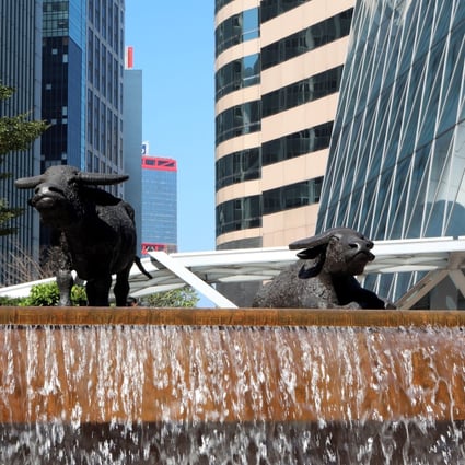 The ox statues at the Exchange Square in Central, Hong Kong. Stocks rally by the most in seven weeks on tech rebound. Photo: Xinhua