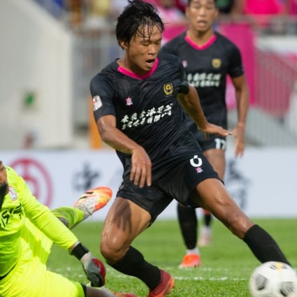Resources Capital's Yue Tsz-nam bears down on the Southern goal in the Hong Kong Premier League at Mong Kok Stadium. Photo: HKFA