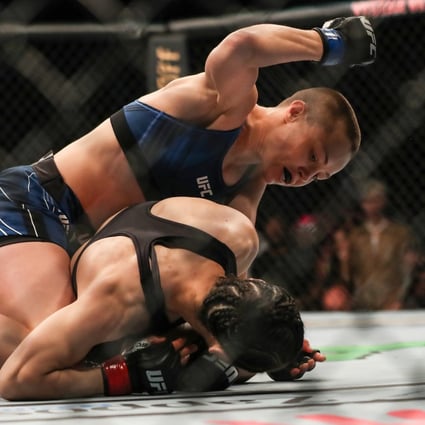 Rose Namajunas punches Zhang Weili en route to a first-round finish at UFC 261. Photo: AFP